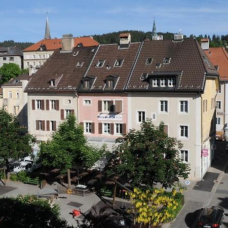 Chez Gilles Hotel Resto Bar Sa La Chaux De Fonds Exteriör bild