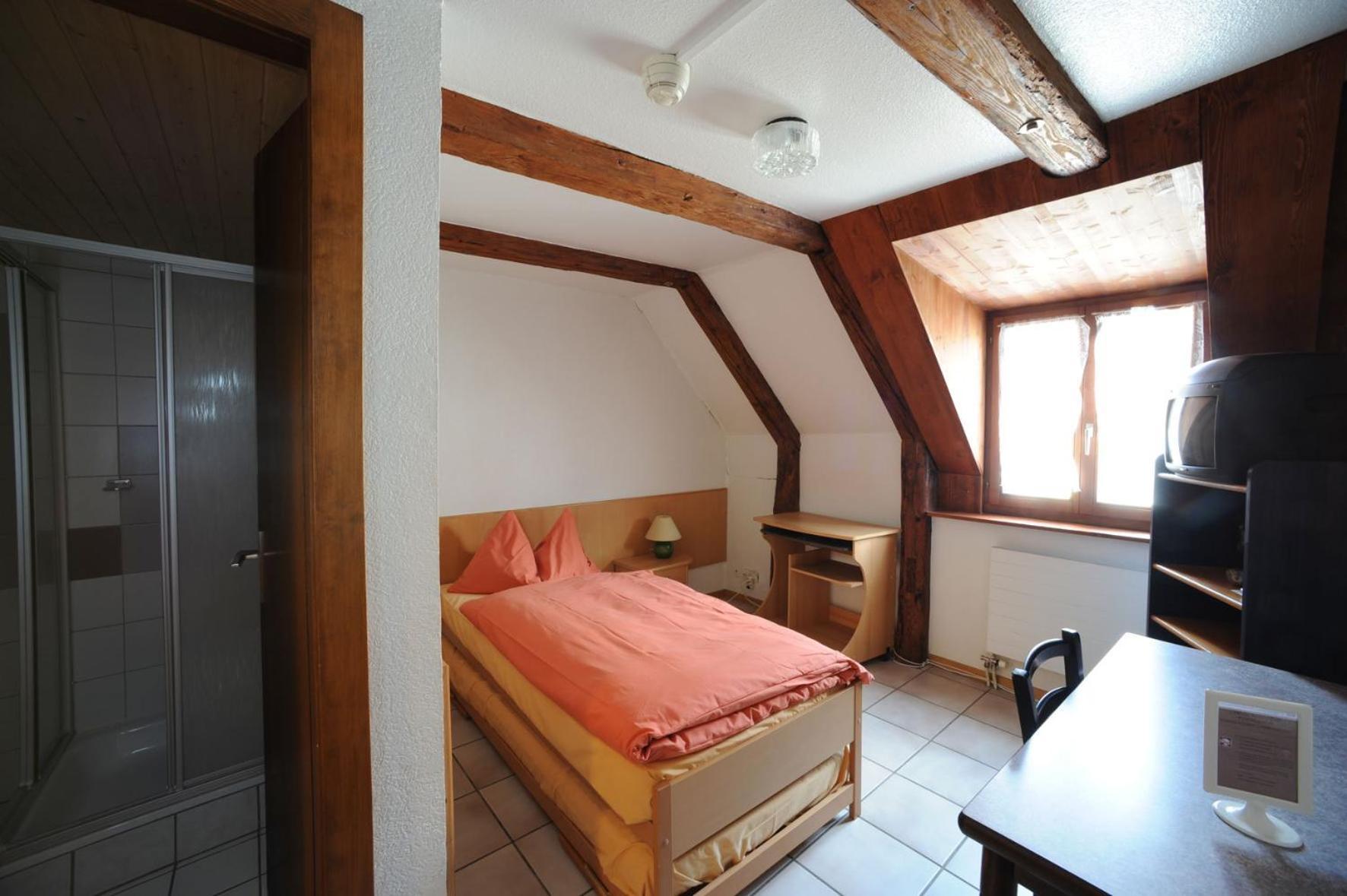 Chez Gilles Hotel Resto Bar Sa La Chaux De Fonds Exteriör bild