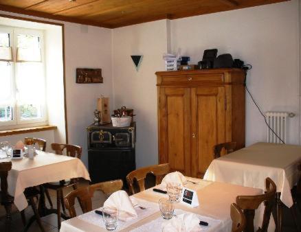 Chez Gilles Hotel Resto Bar Sa La Chaux De Fonds Exteriör bild