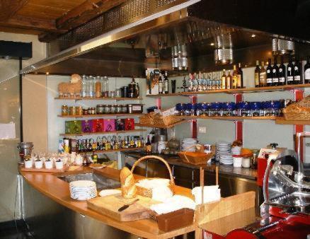 Chez Gilles Hotel Resto Bar Sa La Chaux De Fonds Exteriör bild